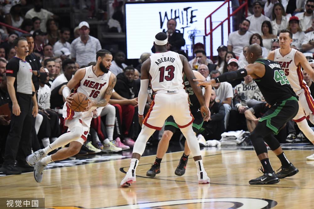 再次展现出 再次展现出